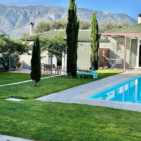 Pool Guesthouse Corinth Екстериор снимка