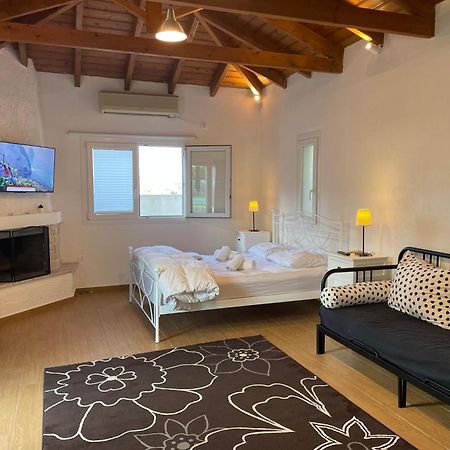 Pool Guesthouse Corinth Екстериор снимка