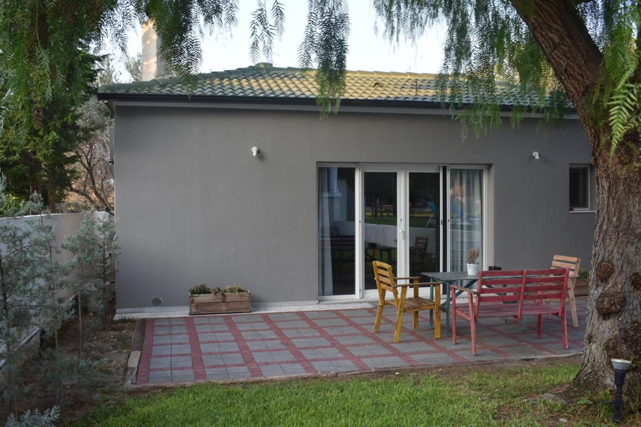 Pool Guesthouse Corinth Екстериор снимка