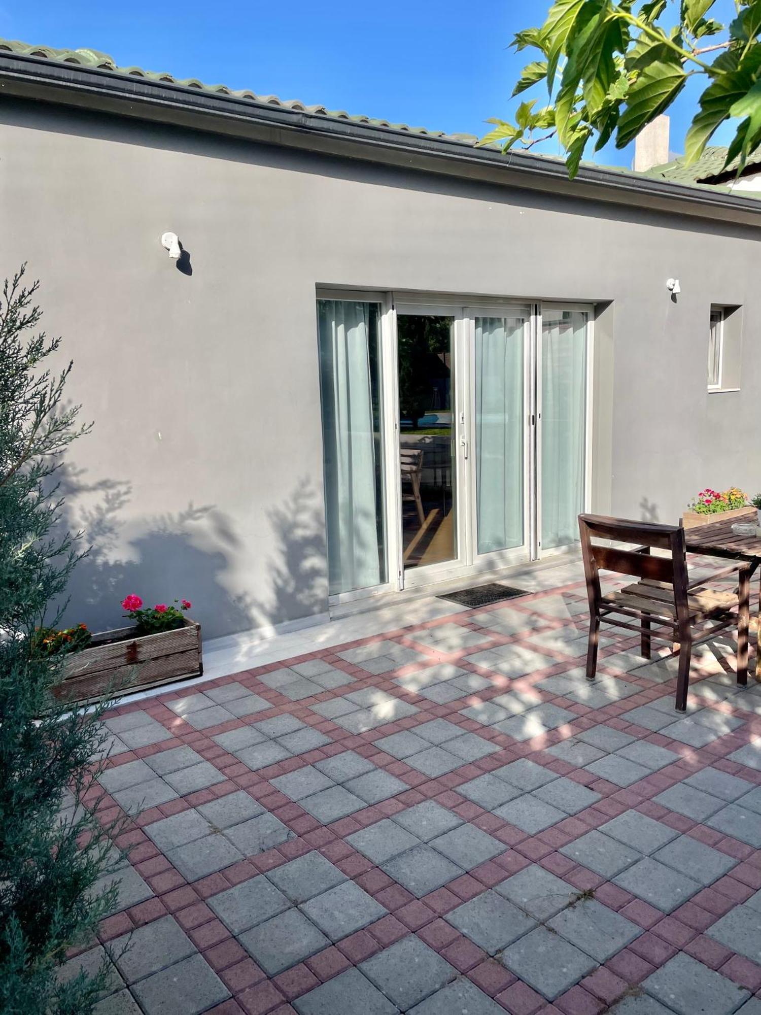 Pool Guesthouse Corinth Екстериор снимка