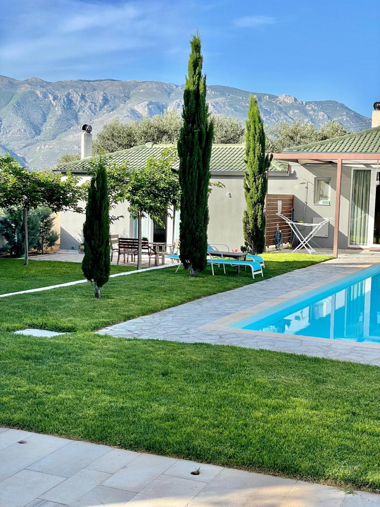Pool Guesthouse Corinth Екстериор снимка