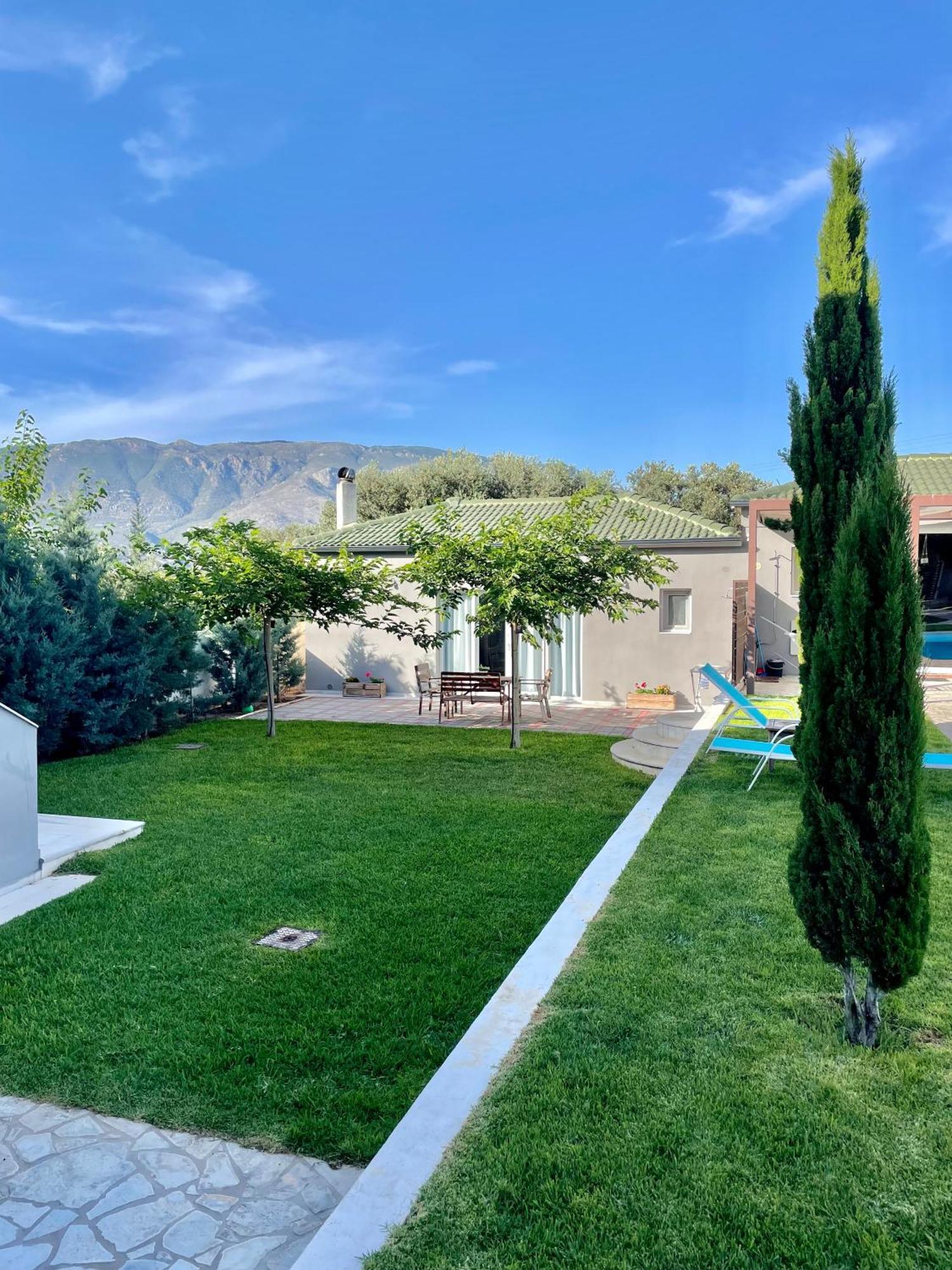 Pool Guesthouse Corinth Екстериор снимка