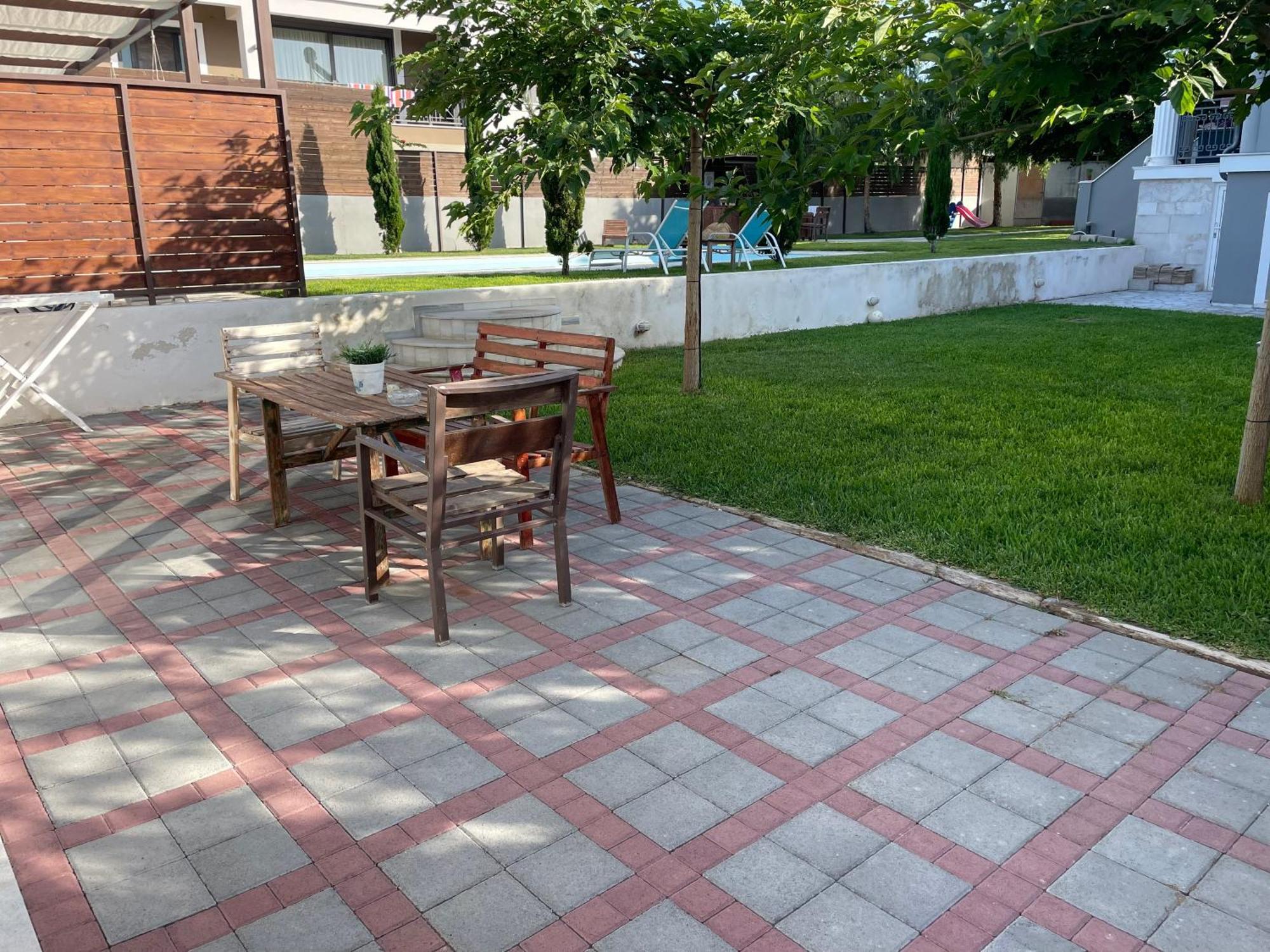 Pool Guesthouse Corinth Екстериор снимка
