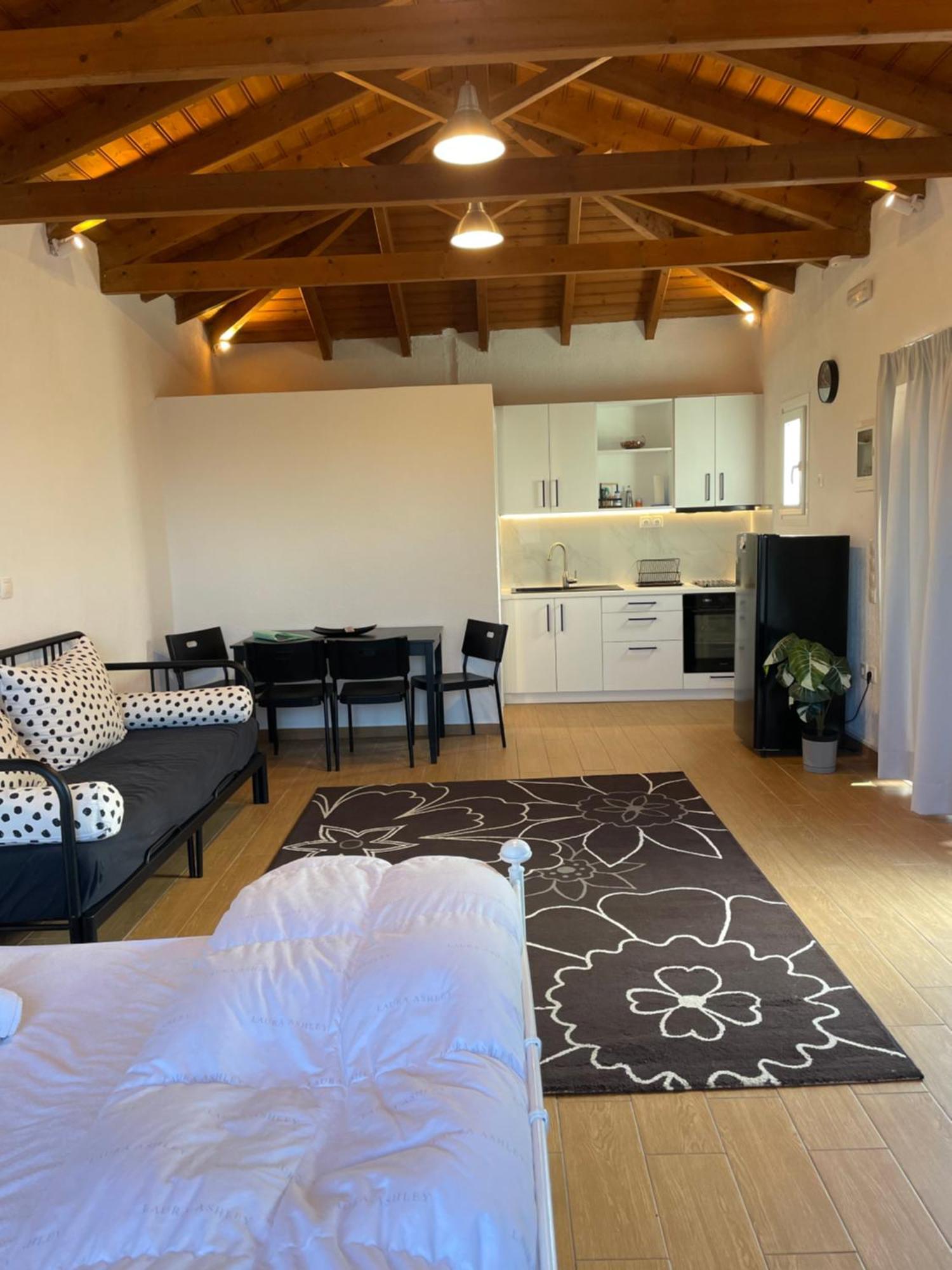 Pool Guesthouse Corinth Екстериор снимка